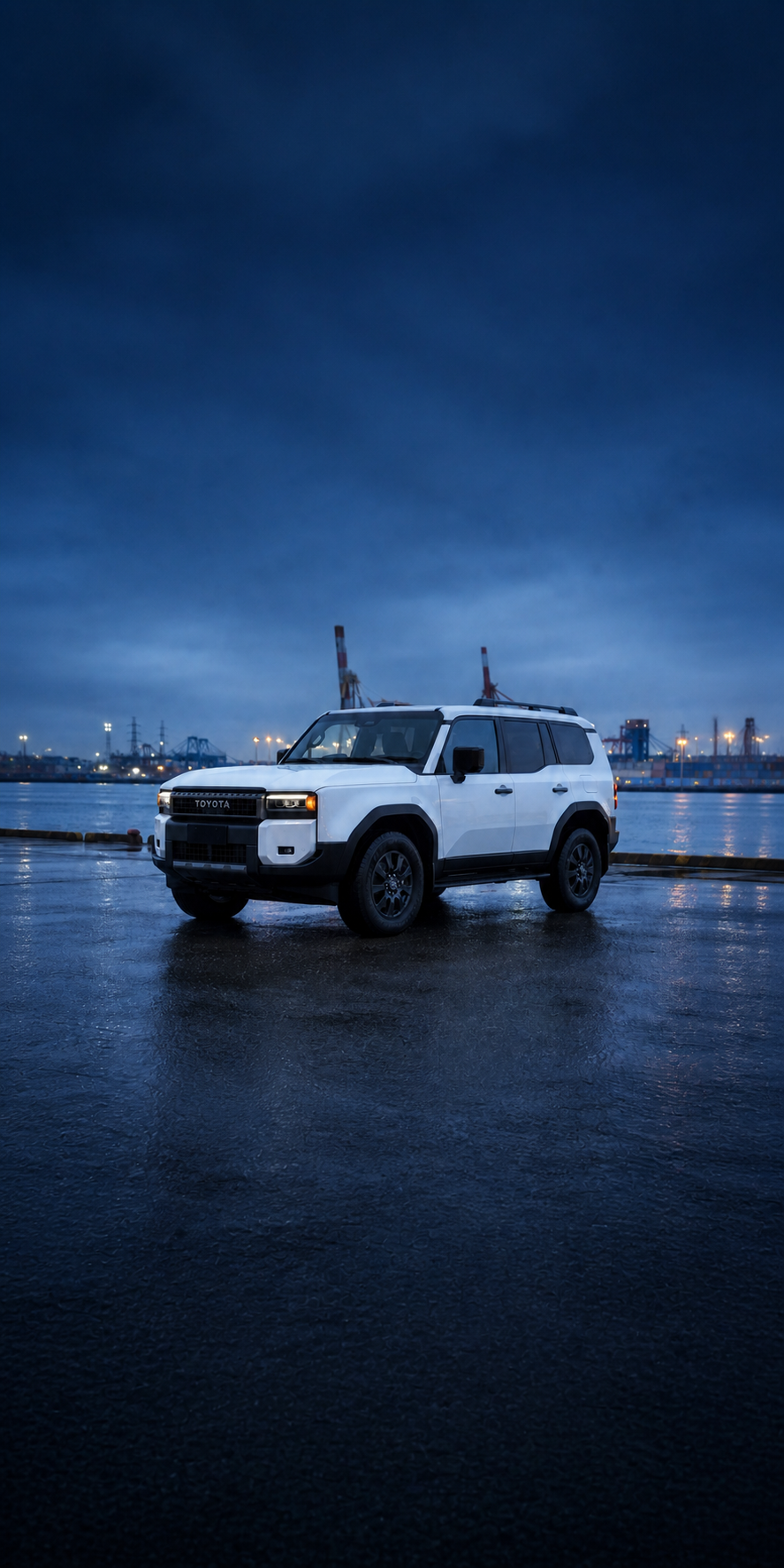 Toyota Land Cruiser 250 в порту Японии